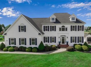 5406 Center Pine Ln, Williamsville, NY 14221