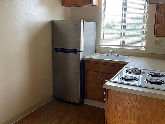 3rd image of 2100 Artesia Blvd #8tngbp669