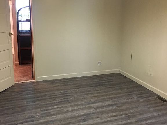 4th image of 1336 E Illinois St