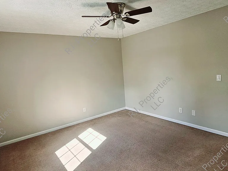 565 Highland Dr #3 — Photo 23