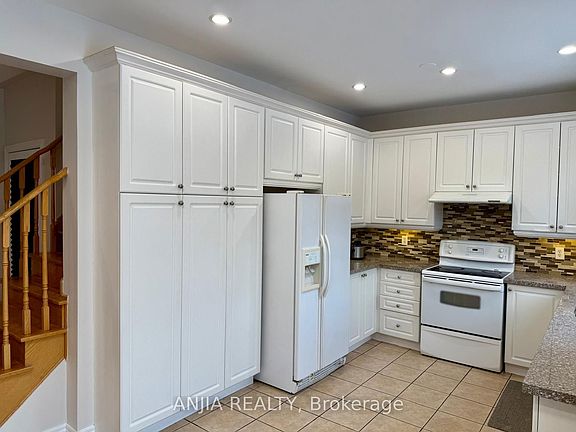 5th image of 17 Ambercroft St