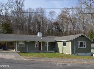 106 Cedar Ln, Oak Ridge, TN 37830