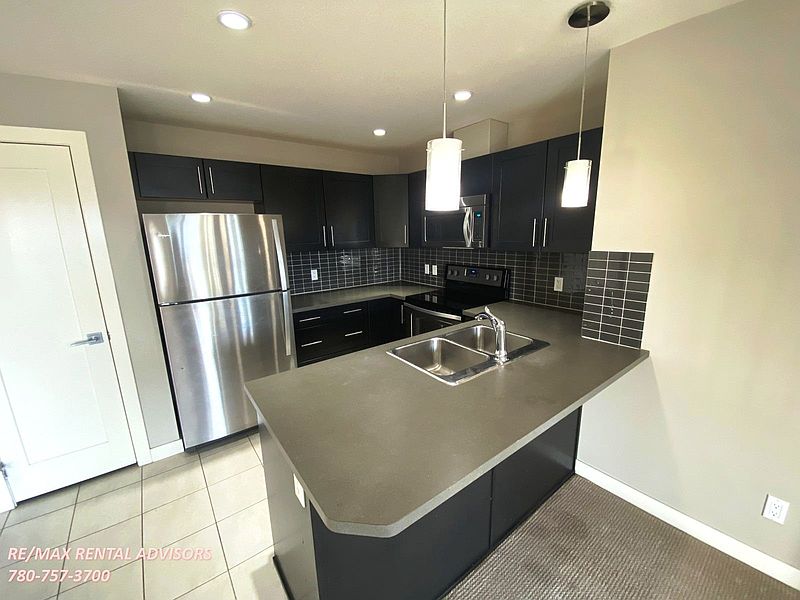 Edmonton Apartment for rent - 2 Bedrooms — photo 3