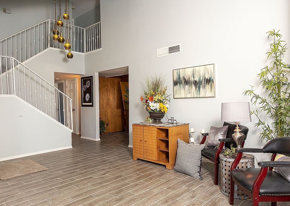 Living room / dining room