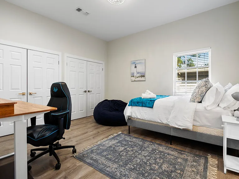 9010 Gardens Glen Cir — Photo 36