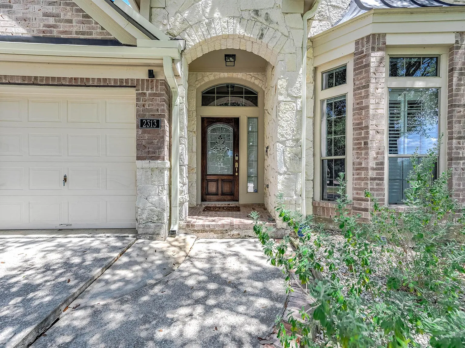 4 bed, 2.0 bath, 2813 sqft, $3,100 — Photo 3