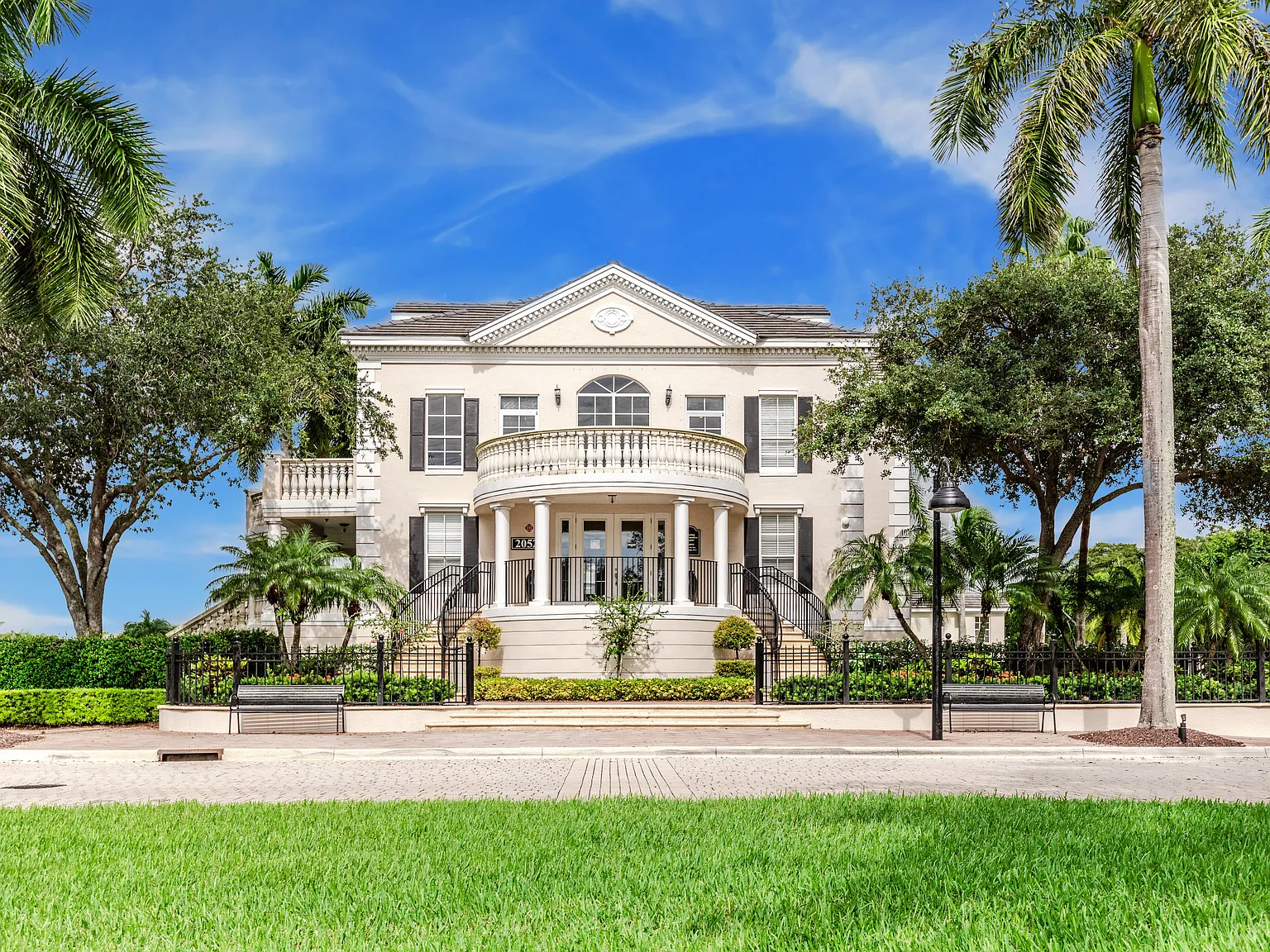 The Charleston — Photo 1