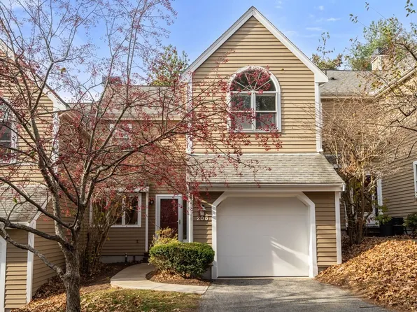 206 Bishops Forest Dr, Waltham, MA 02452