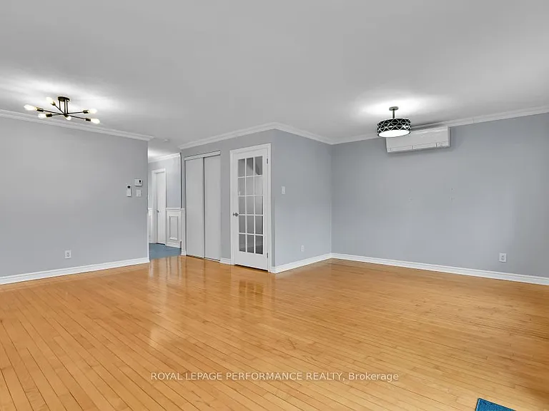 1286 Cedarcroft Cres — Photo 11