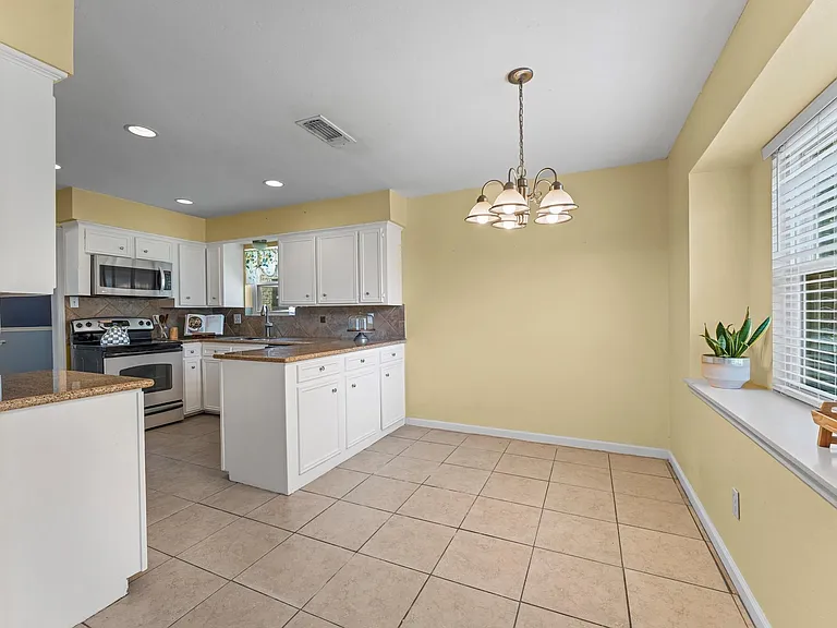 427 Whitecap Dr — Photo 6