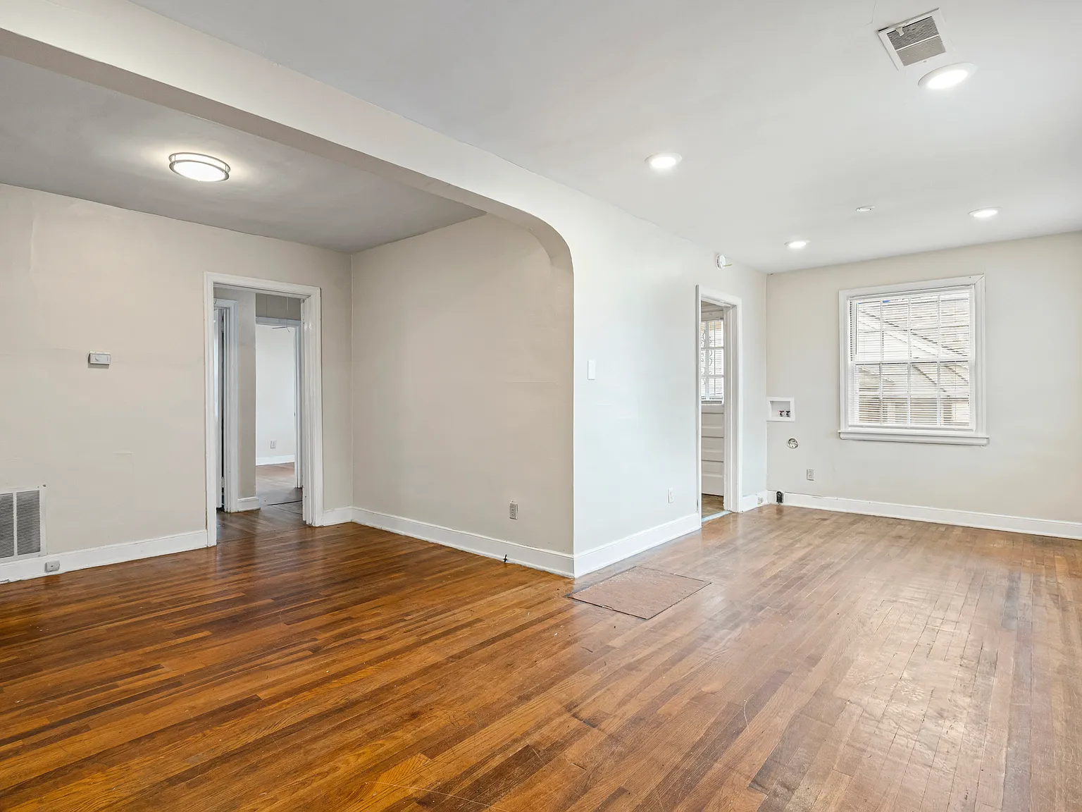 2 bed, 900 sqft, $1,200 — Photo 4