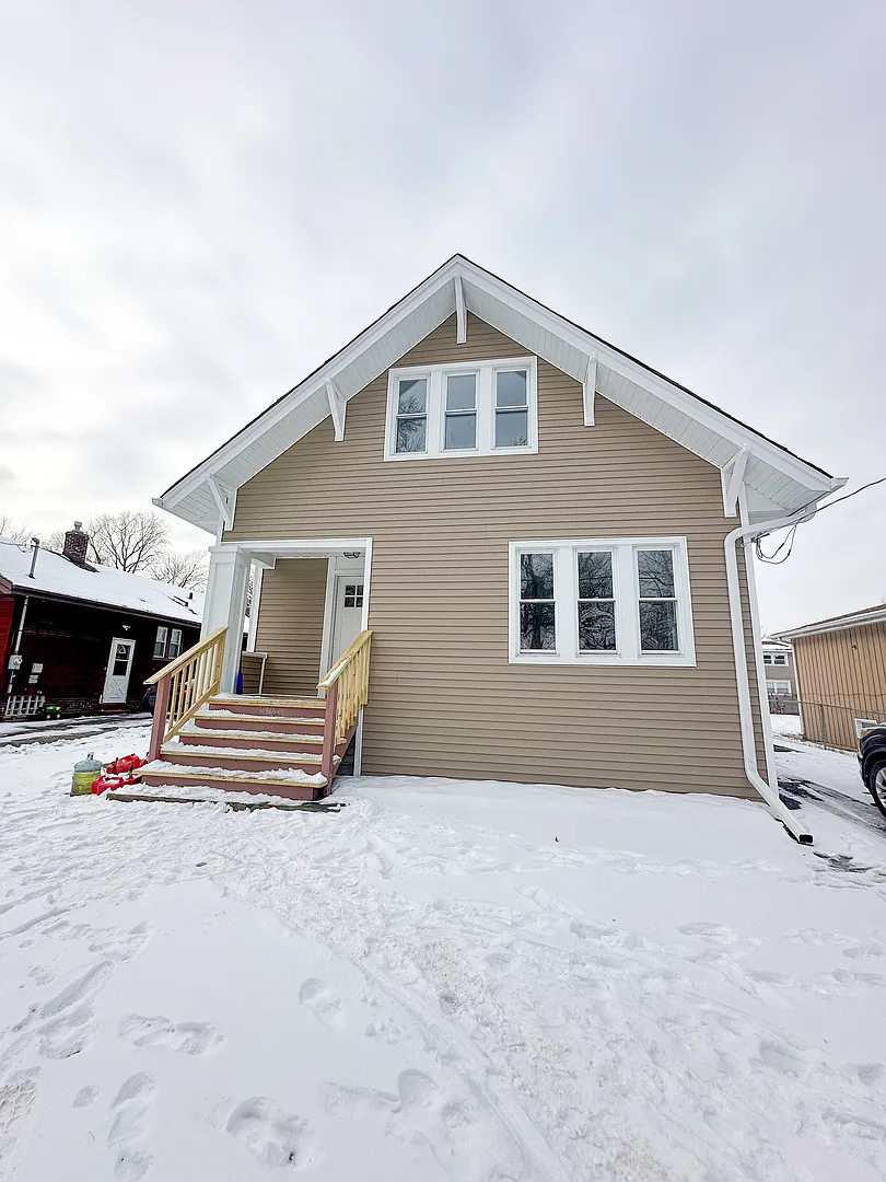 14946 Riverside Dr photo 1