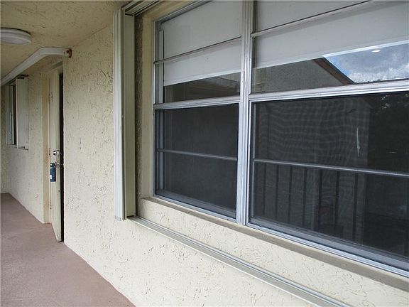 4th image of 8798 Holly Court #202