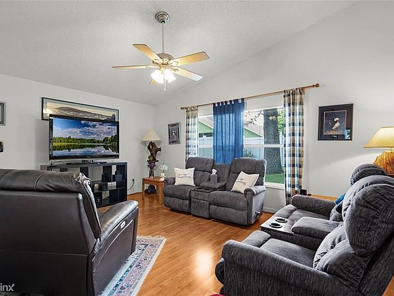 4th image of 524R Royal Tree Ln