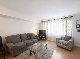 21 Richmond Ct, Staten Island, NY 10303