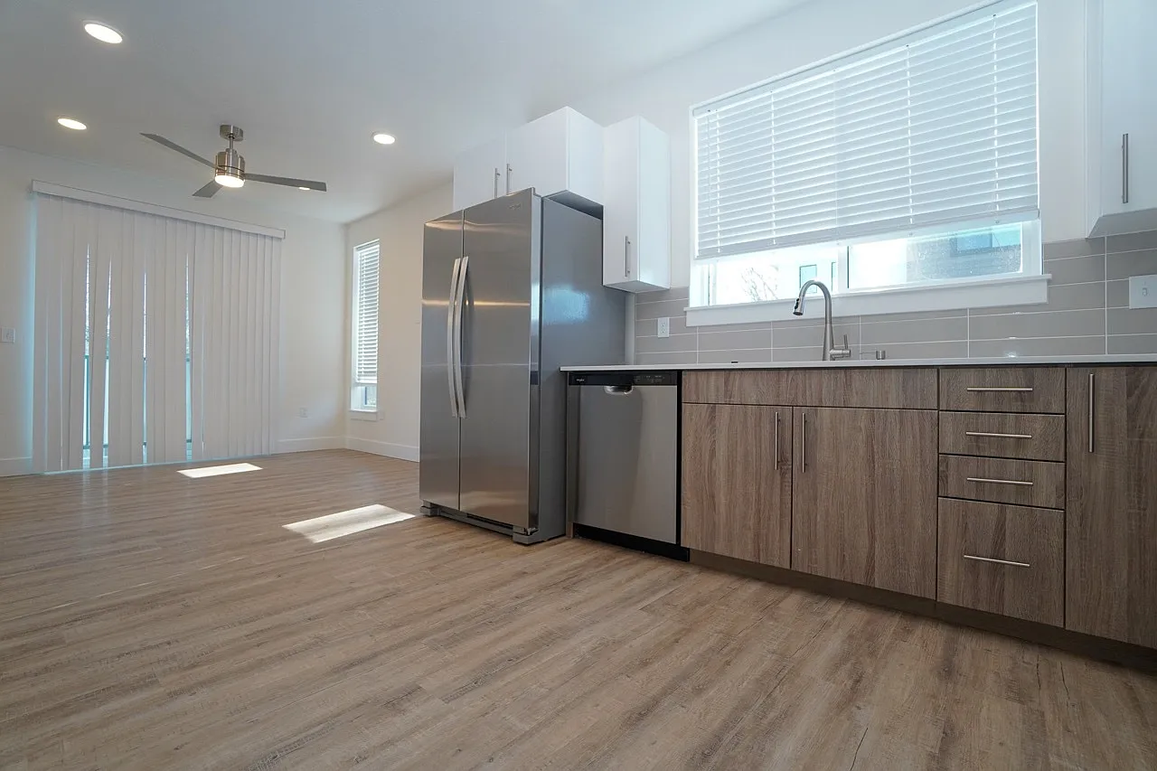 4606 North Iota Lane - 200 — Photo 3