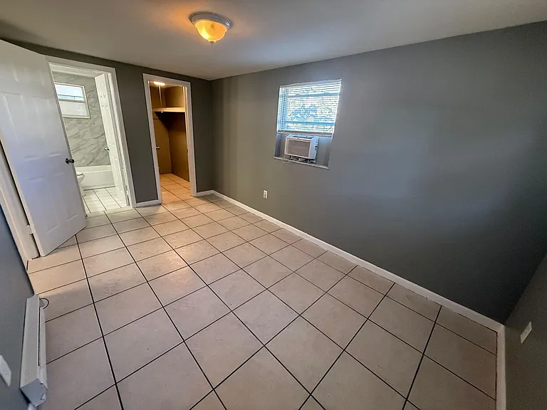1718 S Washington Ave — Photo 6
