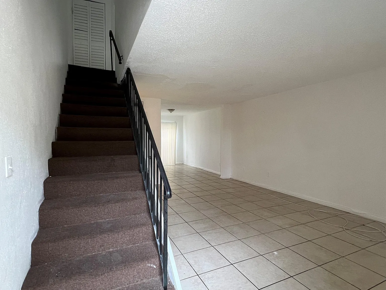 2 bed, 1.5 bath, 1020 sqft, $1,699 — Photo 2