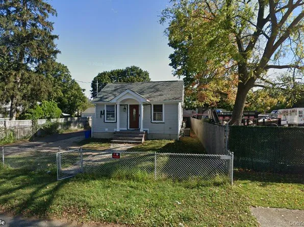 12 7th Avenue N, Huntington Station, NY 11746