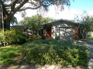 1562 Souvenir Dr, Clearwater, FL 33755