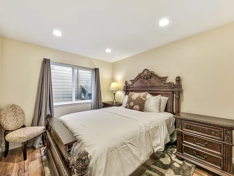 1661 Venice Dr — Photo 15