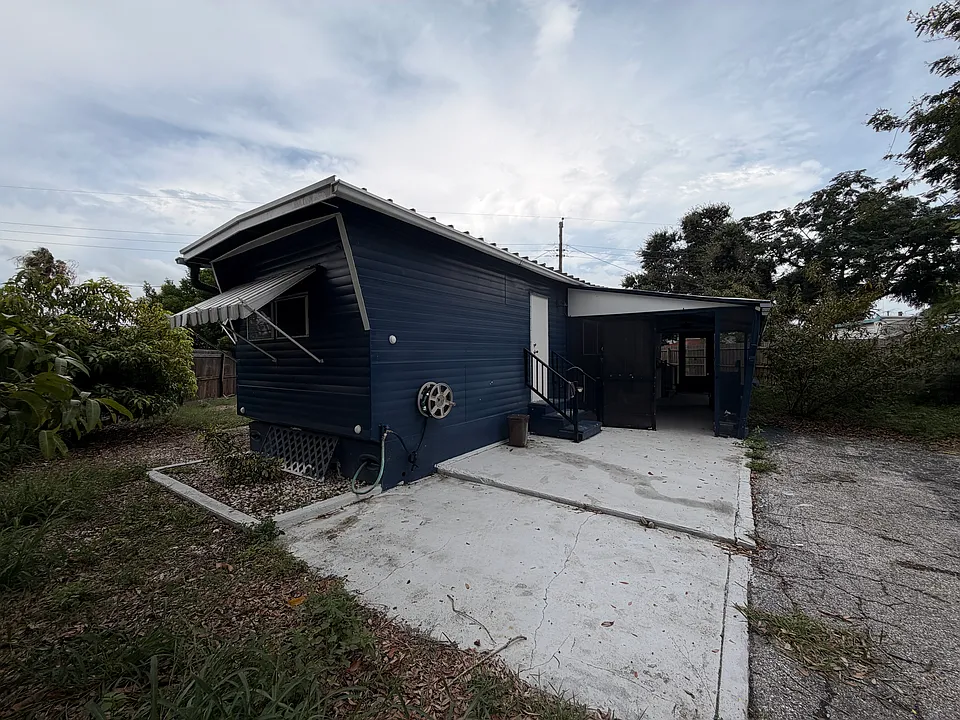 2050 Shady Cove Dr