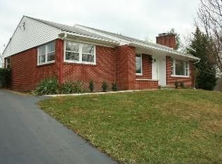 323 Longview Ct, Pulaski, VA 24301