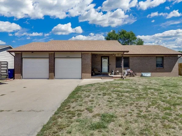 1118 E 6th St, Douglass, KS 67039