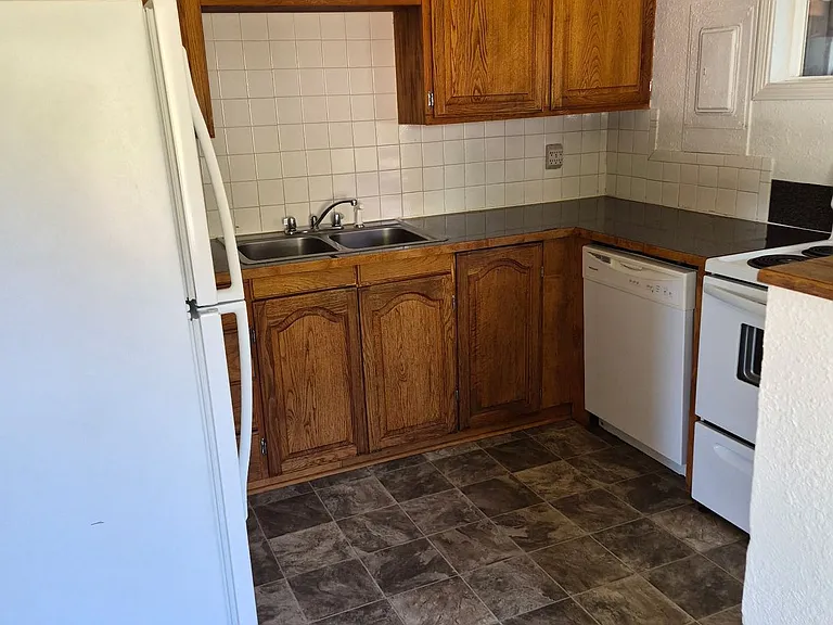 991 W 16th St #991 — Photo 2