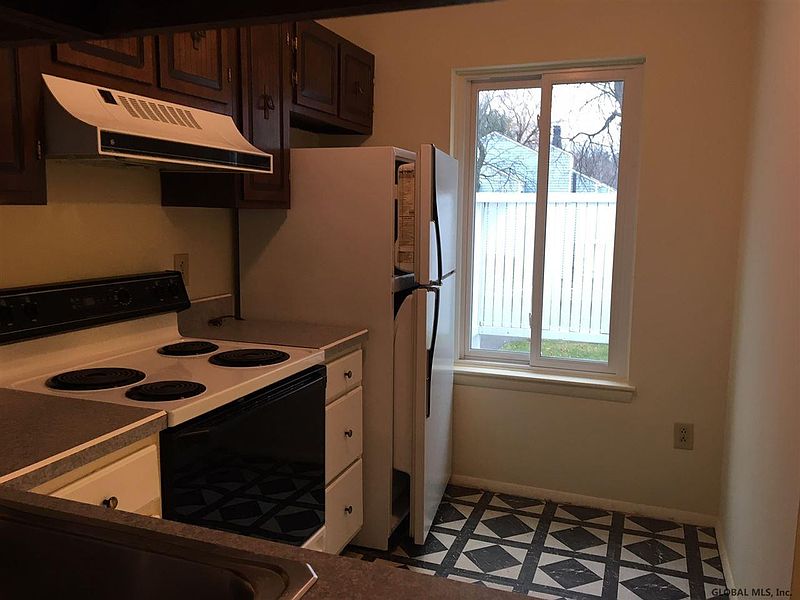 5th image of 1004 ROCKPORT Court