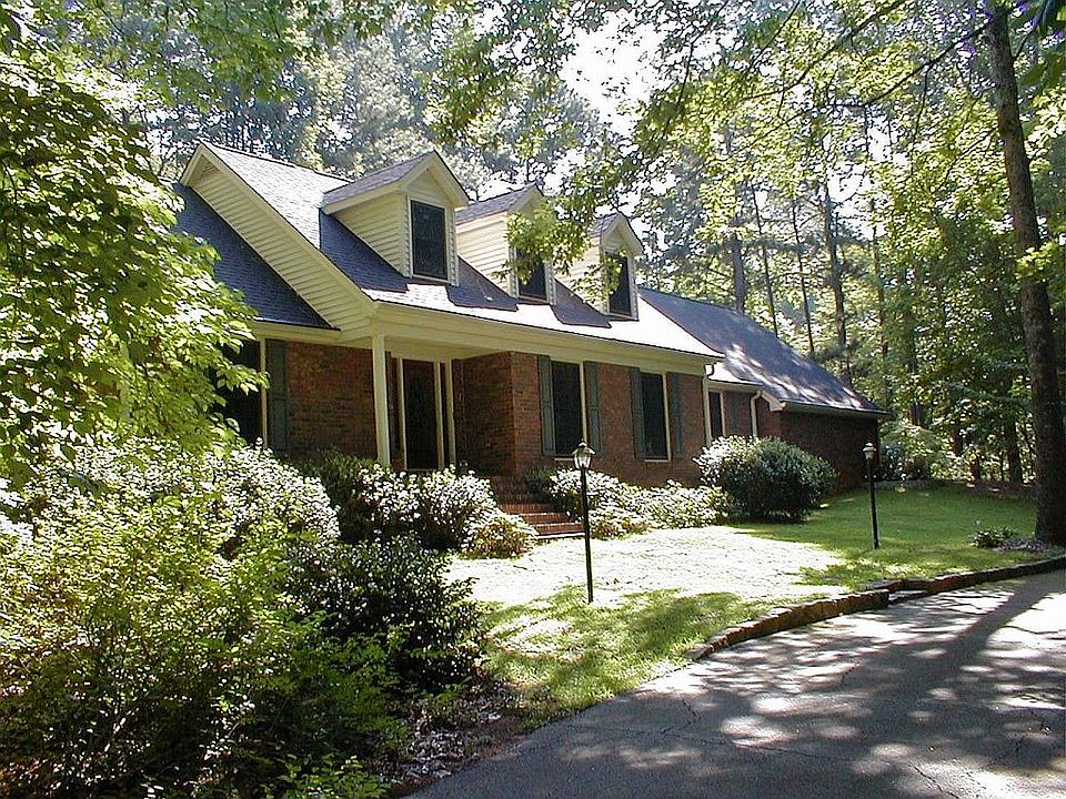 Master on the Main, All Brick