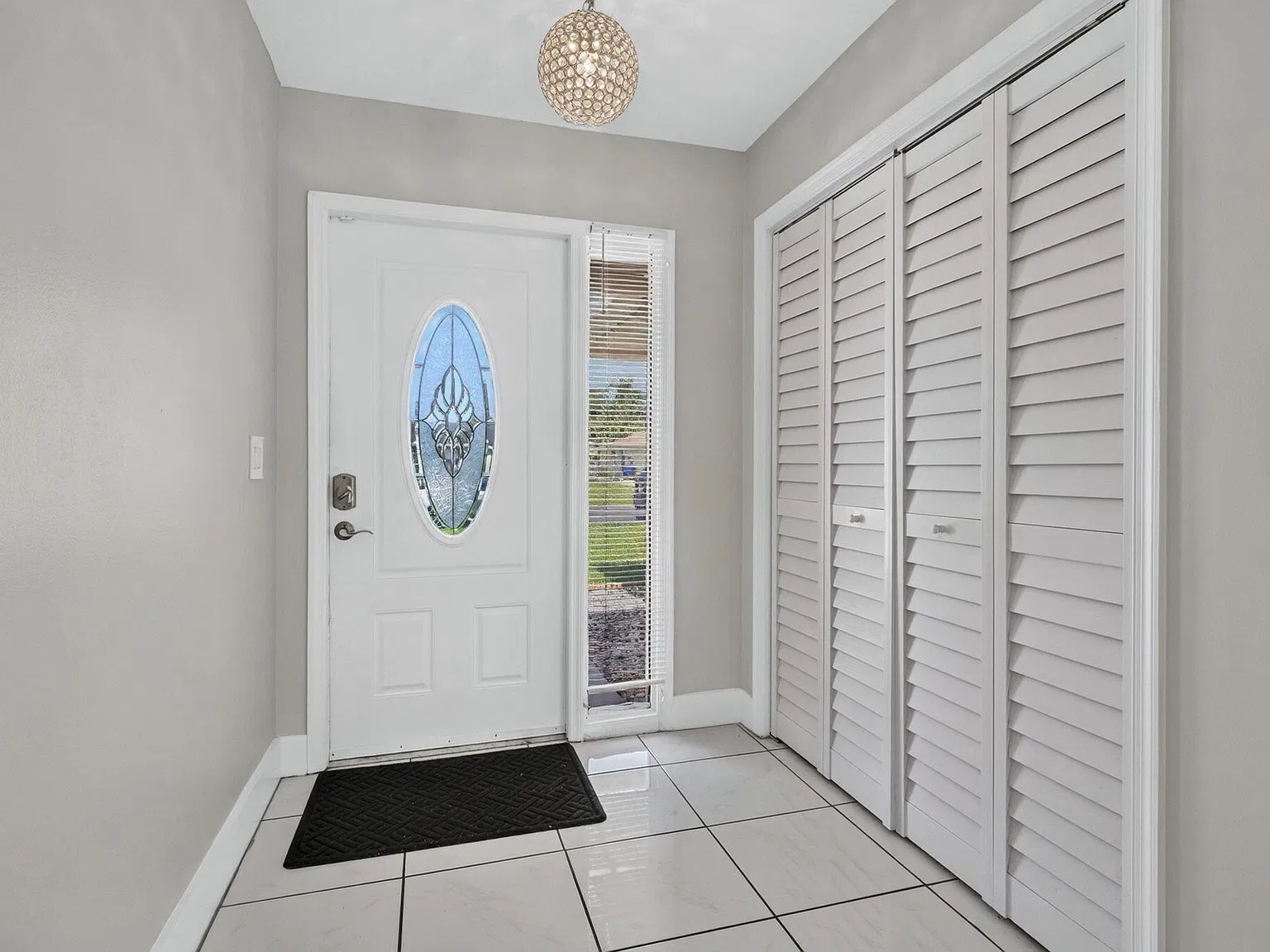 4 bed, 2.0 bath, 1748 sqft, $3,400 — Photo 4