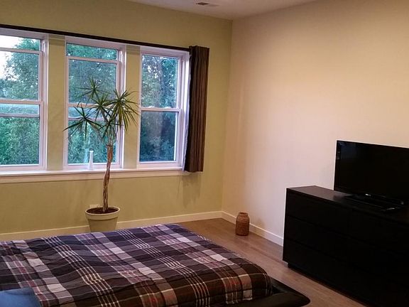 5th image of 3263 W Wabansia Ave APT 3