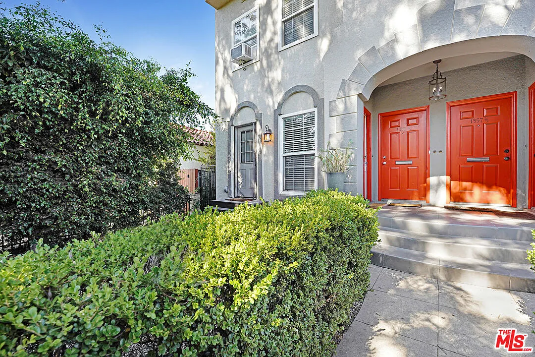 1 bed, 1.0 bath, 1100 sqft, $3,200 — Photo 2