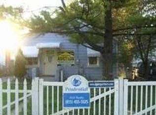 806 N Butrick St, Waukegan, IL 60085