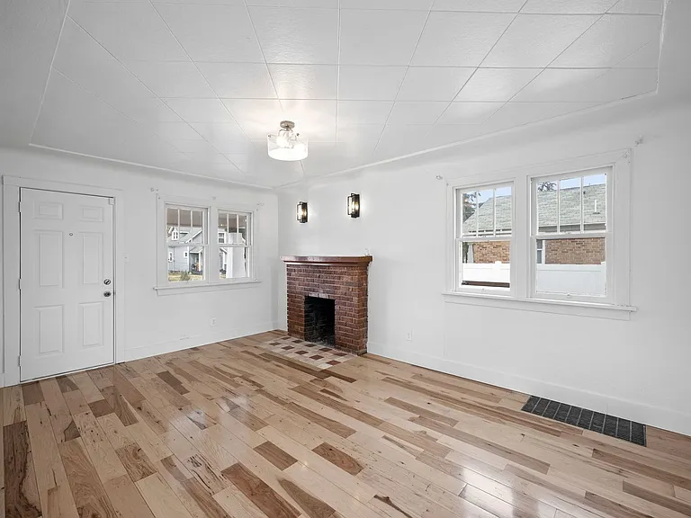 2618 N Ash St — Photo 5