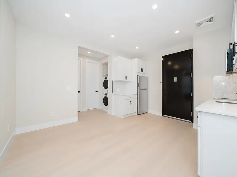 1269 1st Ave #4B — Photo 4