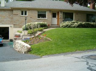 108 Fairlawn Dr, Irondequoit, NY 14617