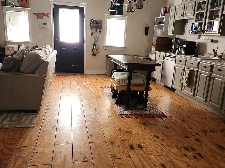 122 E 9th St #1 — Photo 11