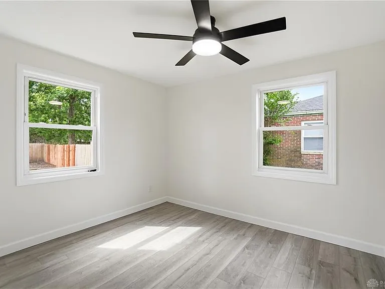3924 Fulton Ave — Photo 10