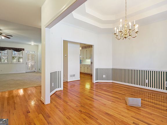 3rd image of 4050 Somerset Rdg