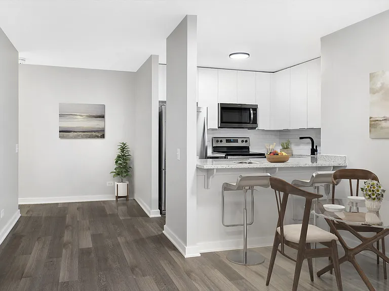 West77 Apartments — Photo 25