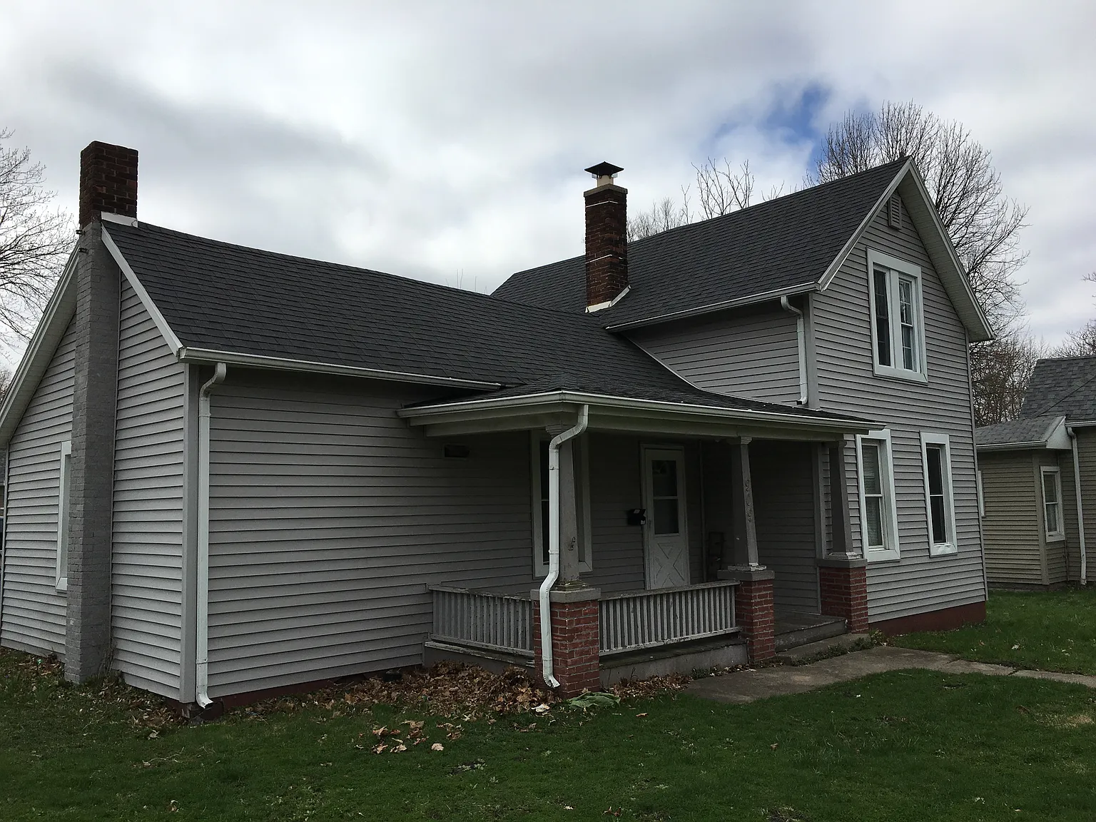 909 E Main St photo 1