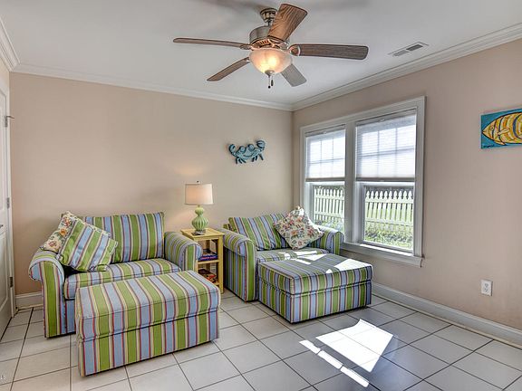 5th image of 217 N Fort Fisher Boulevard #B