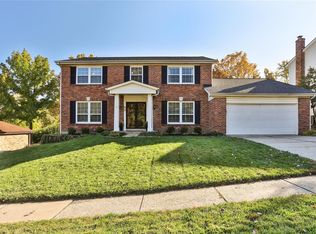 634 Waterford Ridge Dr, Ballwin, MO 63021