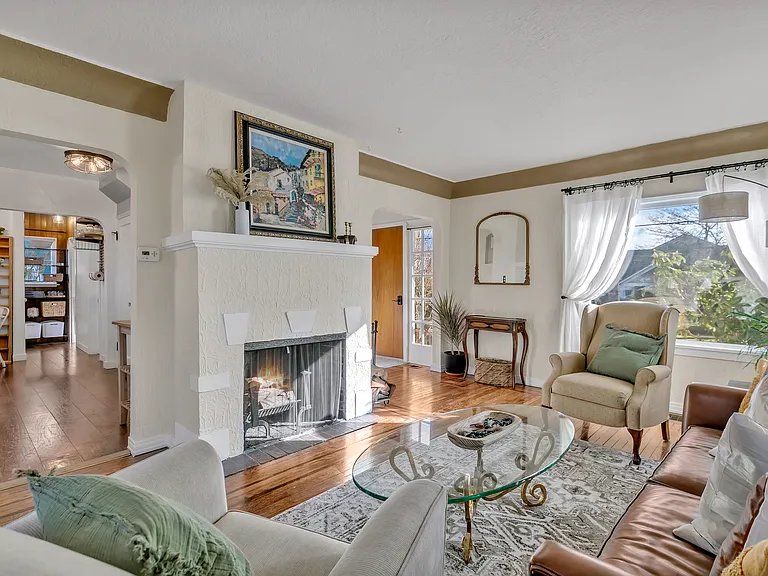 1804 Marion St — Photo 2