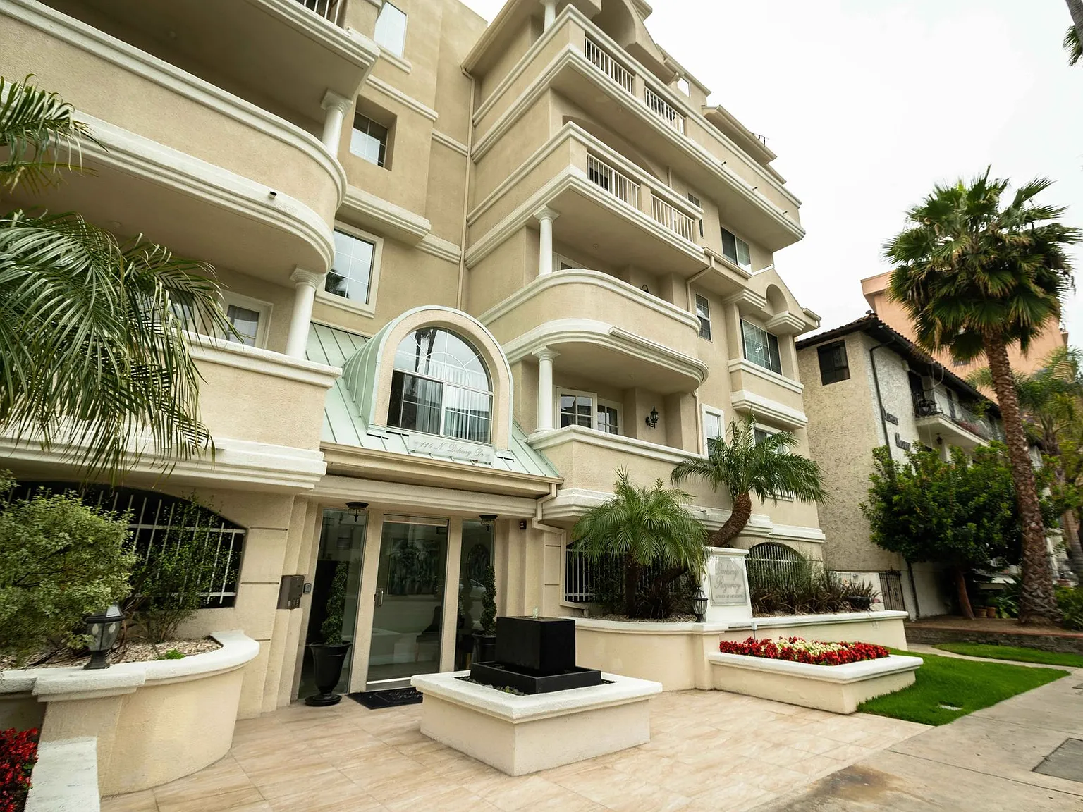 114 North Doheny Drive — Photo 1