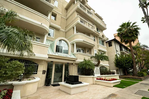 114 North Doheny Drive Photo 1