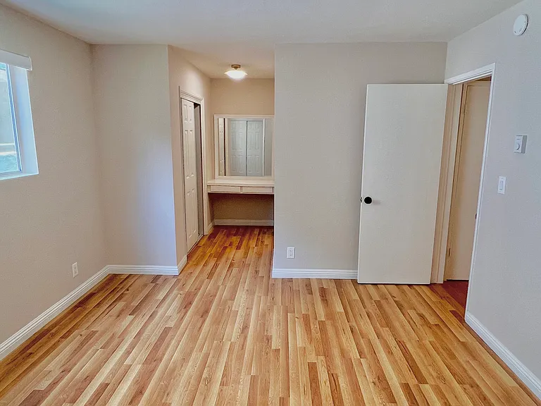 817 2nd St #101 — Photo 12