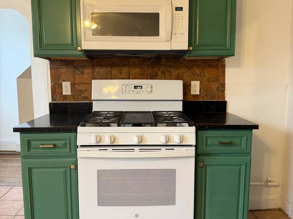 35 Clare St #3, Lowell, MA 01854